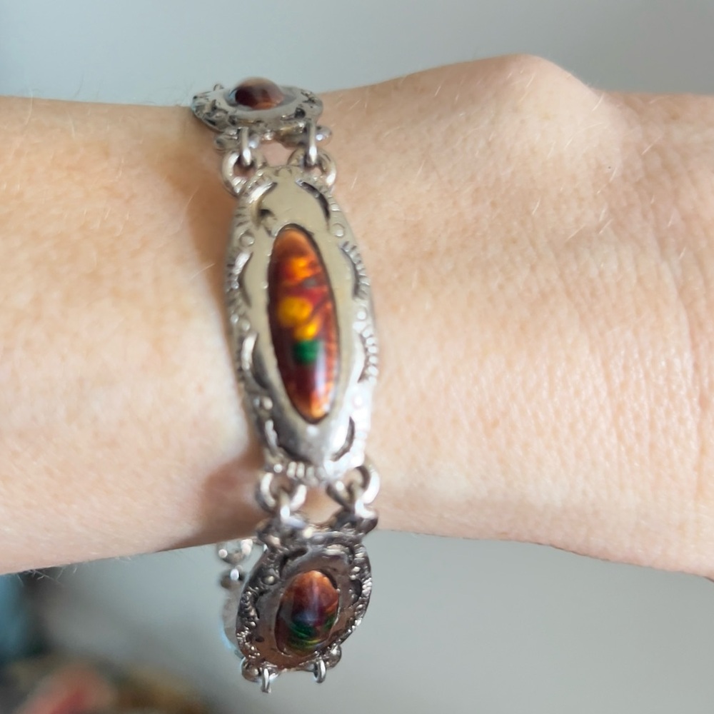 NWOT Iridescent Dragon’s Breath Link Bracelet Silver-Tone Hinged Clasp